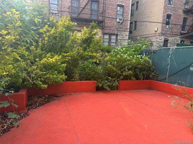 House for sale in The Bronx, Arverne
