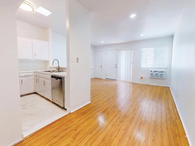 Apartment for rent in Canoga Park, California