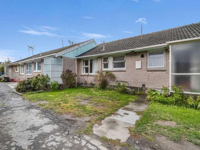 Apartment for sale in Chaslands, Canterbury