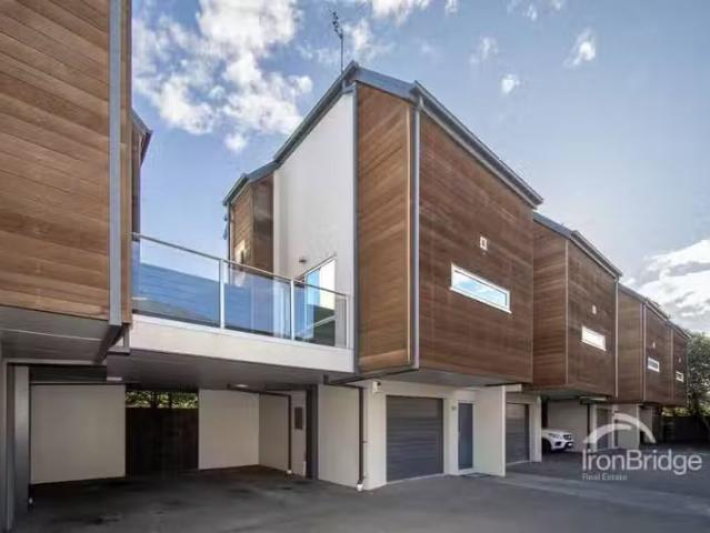 Apartment for sale in Heathcote, Canterbury