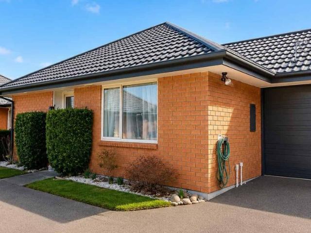 Townhouse for rent in Charing Cross, Canterbury