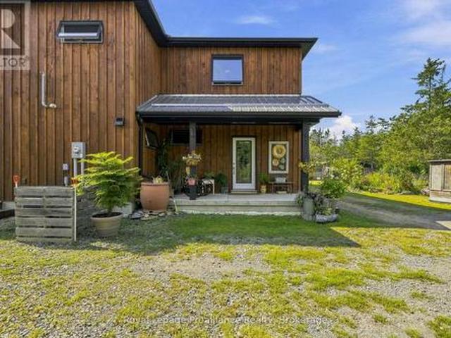 House for sale in Ontario