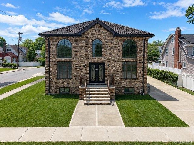 House for sale in Queens, Arverne