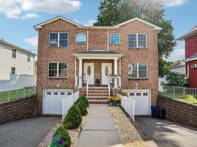 Townhouse for sale in East Rutherford, New Jersey