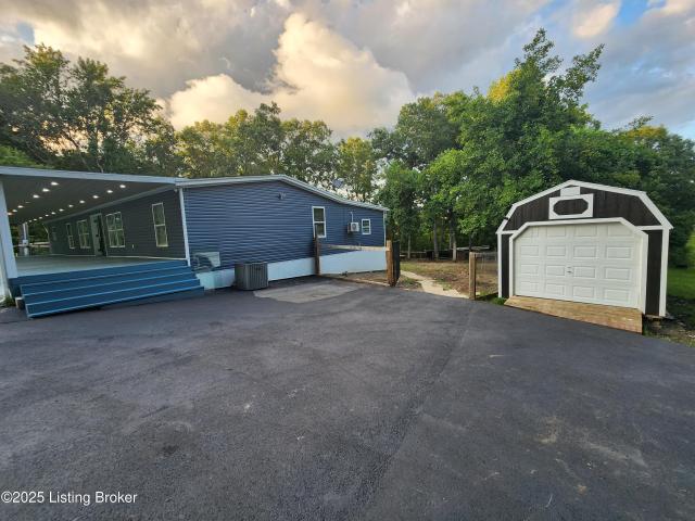 House for sale in Cecilia, Kentucky