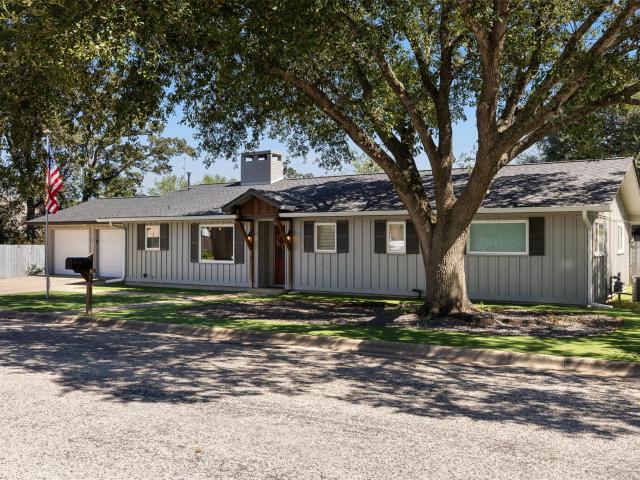 House for sale in Giddings, Lee County
