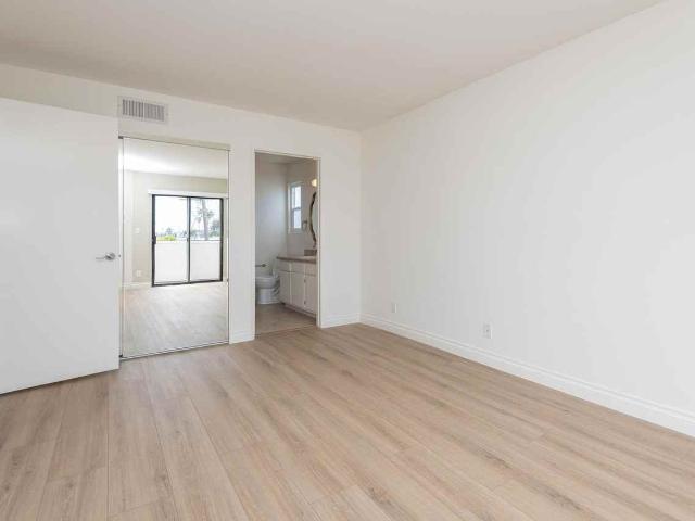 Apartment for rent in Canoga Park, California