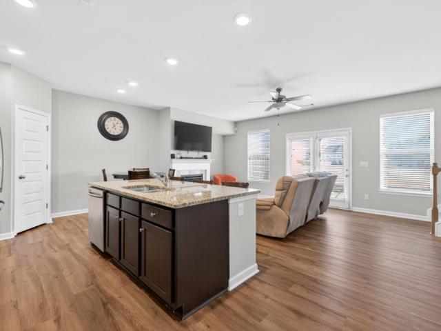 Townhouse for sale in Oakwood, Georgia