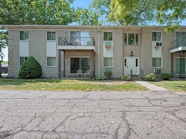 Condo for sale in Harrison Township, Michigan