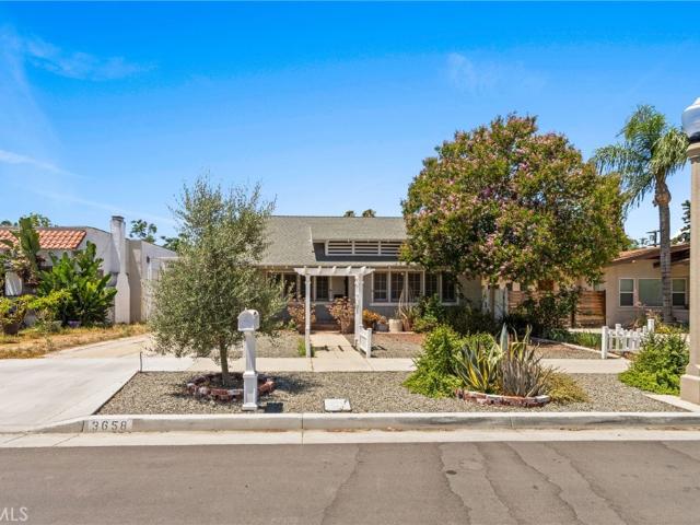 House for sale in Magnolia Center, Riverside