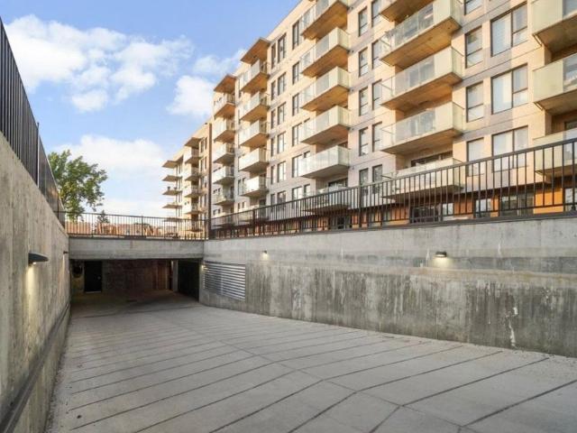 Apartment for rent in Pointe-claire, Quebec