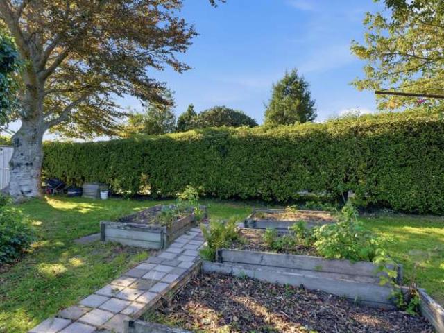 House for sale in Chaslands, Canterbury