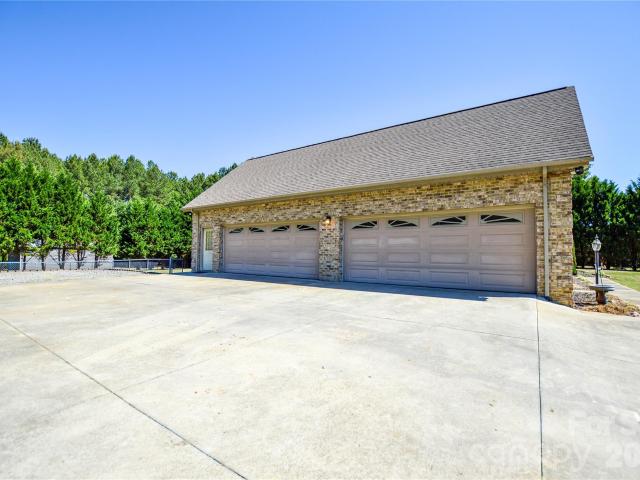 House for sale in Hiddenite, North Carolina