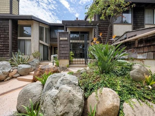 Townhouse for sale in Long Beach, California