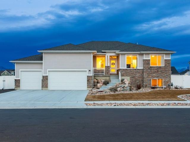 House for sale in Hooper, Utah