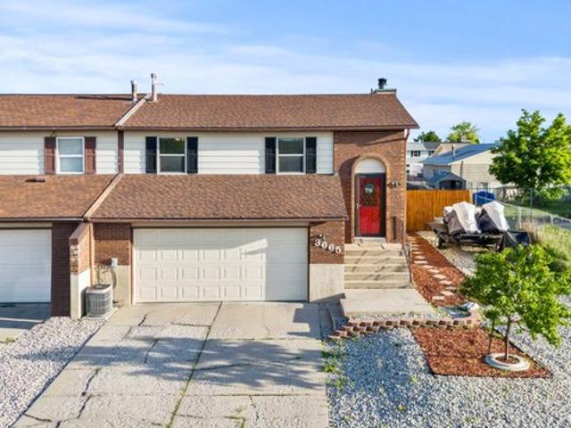 Townhouse for sale in Roy, Utah