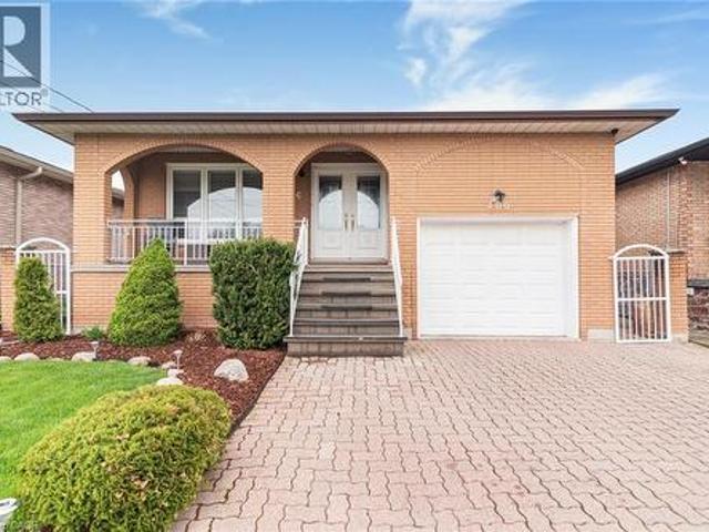 House for sale in Ancaster, Ontario