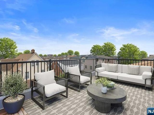 Townhouse for sale in Cliffside Park