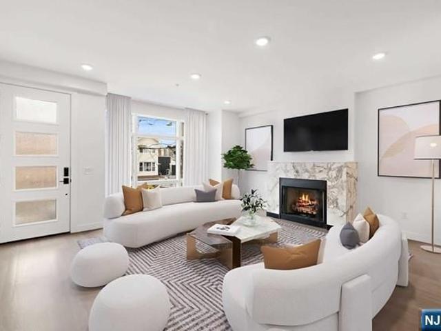 Townhouse for sale in Cliffside Park