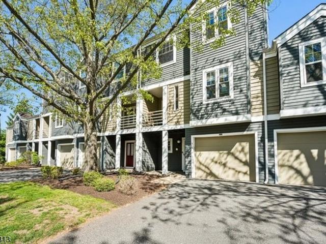 Townhouse for sale in Bridgewater, New Jersey