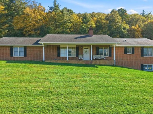 House for sale in Floyd, Floyd County