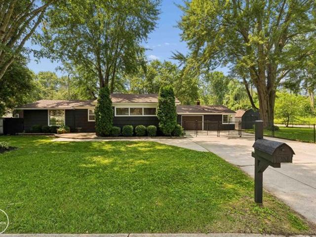 House for sale in Algonac, Michigan