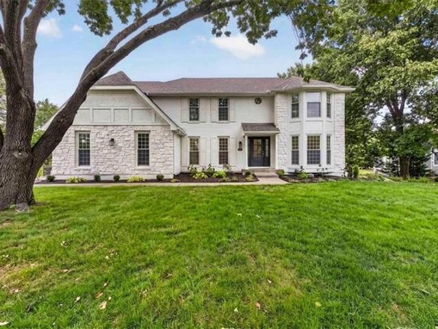 House for sale in Waterford, Leawood