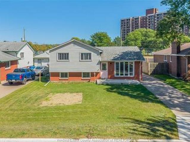 House for sale in Riverside, Windsor