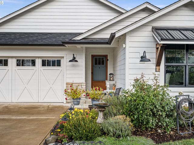 House for sale in Creswell, Oregon