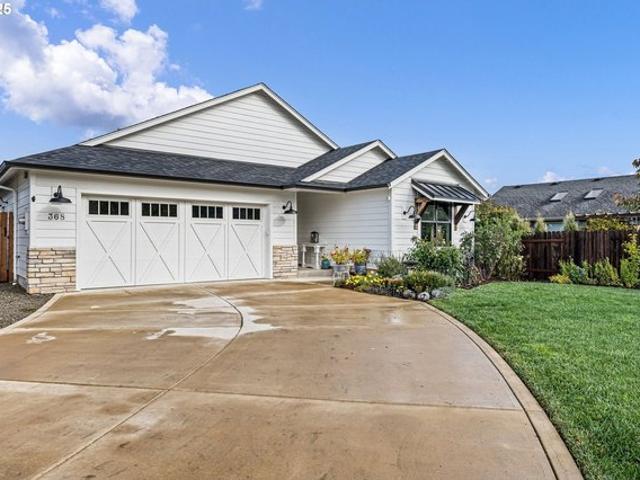 House for sale in Creswell, Oregon