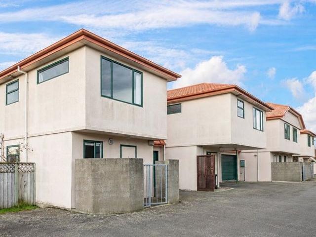 House for rent in Heathcote, Canterbury