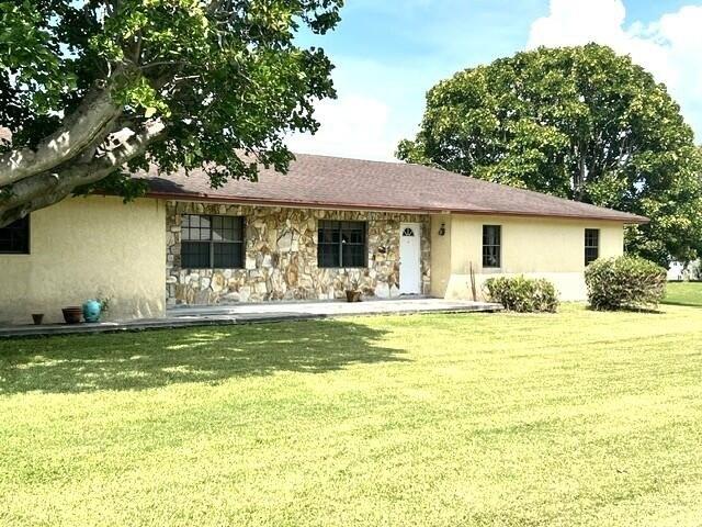 House for sale in Canal Point, Florida