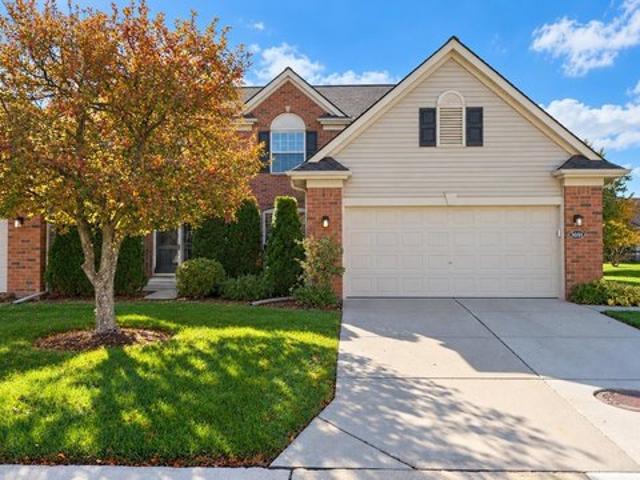 Condo for sale in Parkside Pointe, Sterling Heights