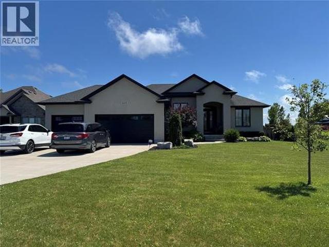 House for sale in Plympton–wyoming, Ontario