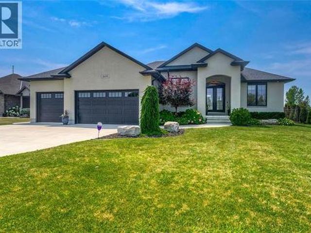 House for sale in Plympton–wyoming, Ontario