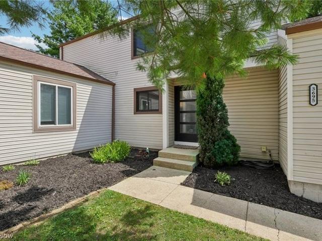 Townhouse for sale in Summit, Ohio