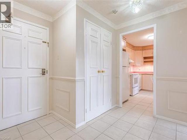 Condo for sale in Mississauga Valleys, Mississauga