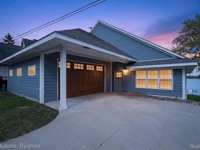 House for sale in Waterford, Michigan