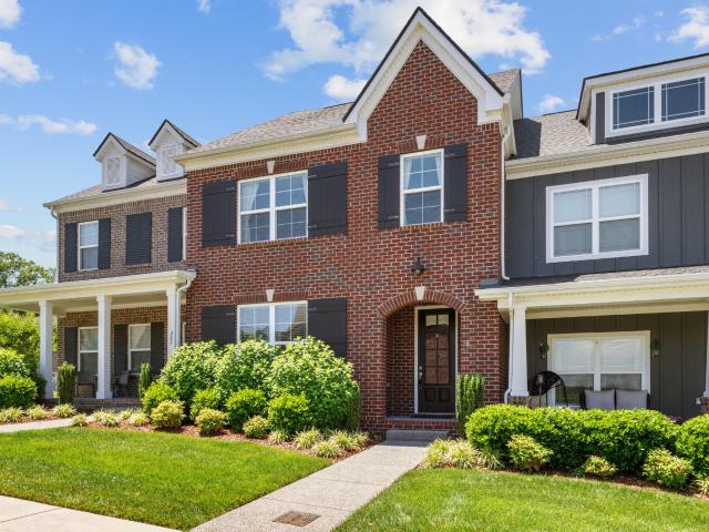 Townhouse for sale in Hendersonville