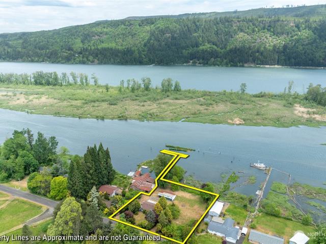 House for sale in Cathlamet, Washington