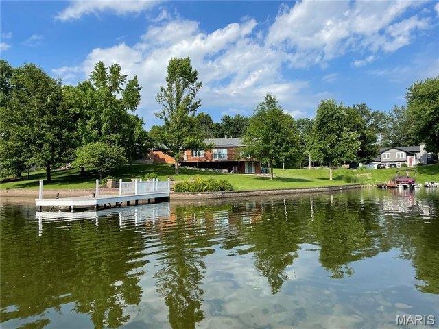 House for sale in Edwardsville, Illinois