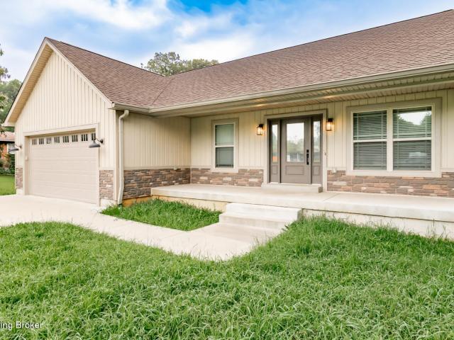 House for sale in Cecilia, Kentucky