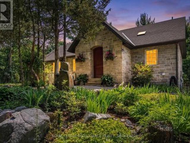 House for sale in Front Of Yonge, Ontario