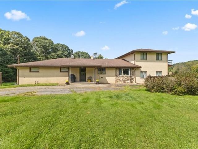 House for sale in Burgettstown, Pennsylvania