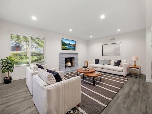 House for sale in La Canada Flintridge, California