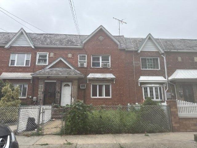 House for sale in Queens, Arverne