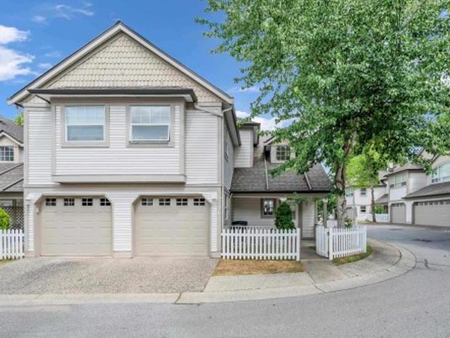 Townhouse for sale in Fleetwood, Surrey