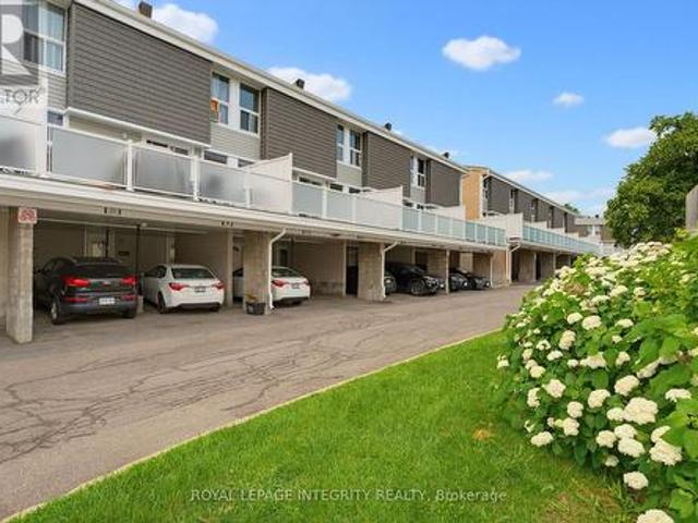 Townhouse for sale in River, Ottawa