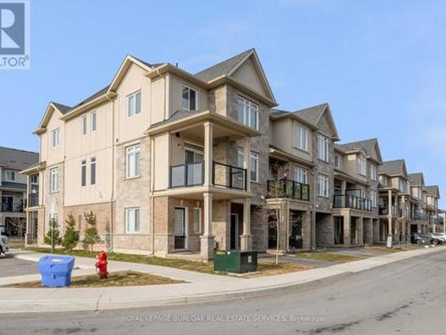 Townhouse for sale in Ancaster, Ontario