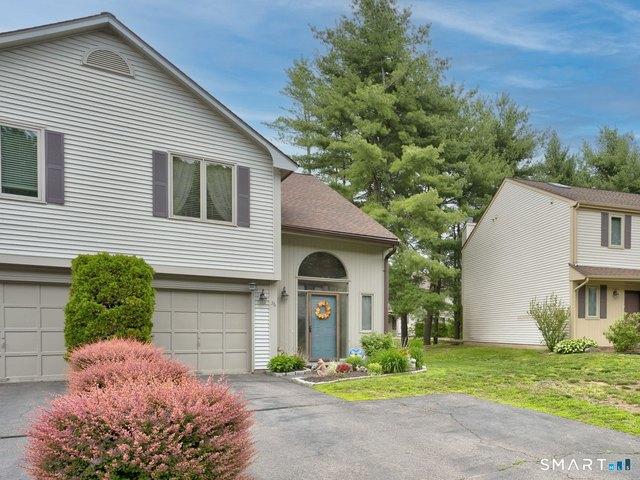 Townhouse for sale in Newington, Connecticut